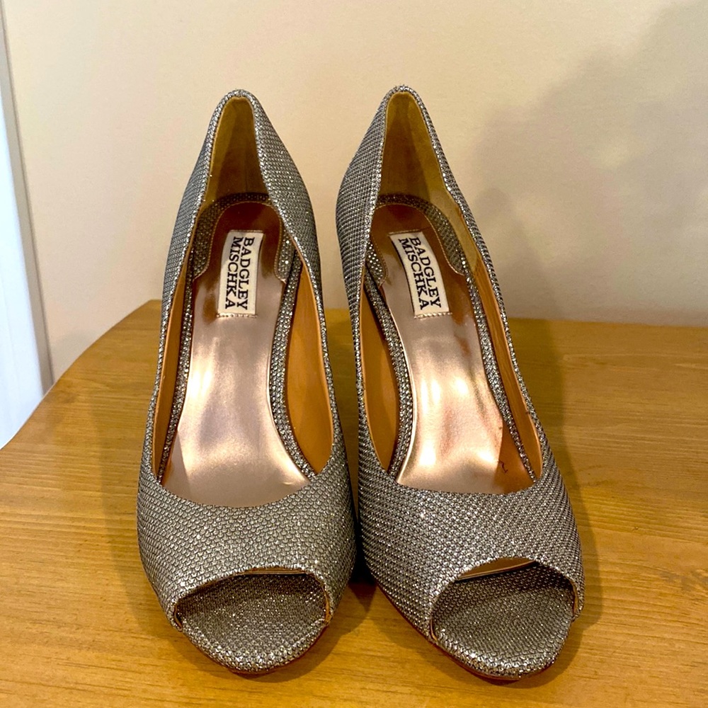 Badgley Mischka gold glitter sparkle peep-toe heels, size 7.5